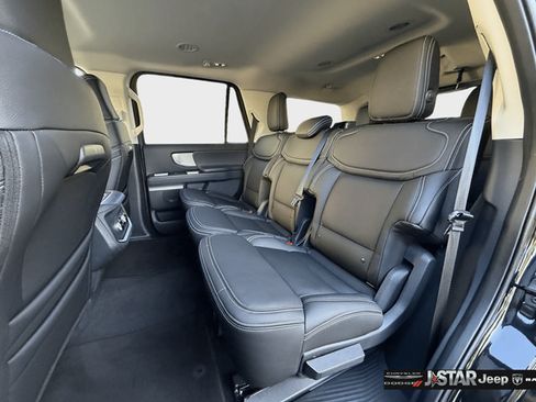 Used 2025 Ford Expedition Active AWD/4WD image 26
