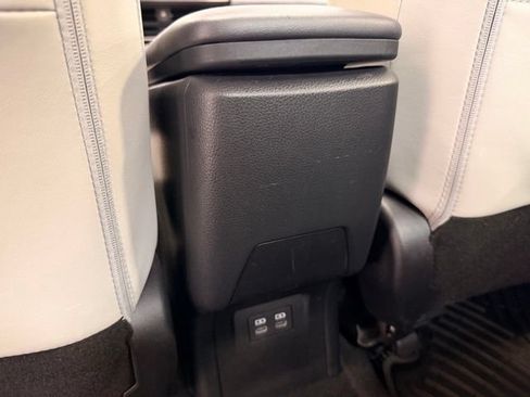 Used 2024 Toyota Prius XLE FWD image 18