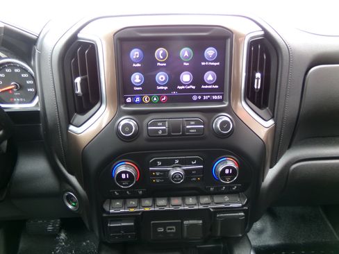 Used 2021 Chevrolet Silverado 1500 High Country w/ Technology Package image 11