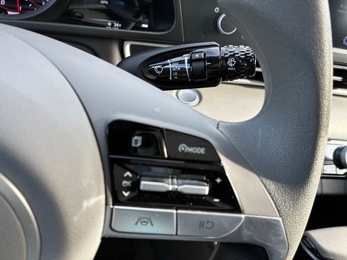 Used 2023 Hyundai Elantra SEL image 23