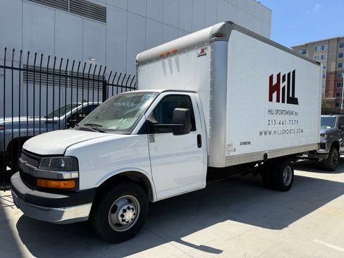 Used 2015 Chevrolet Express 3500 Extended w/ Chrome Appearance Package RWD image 1