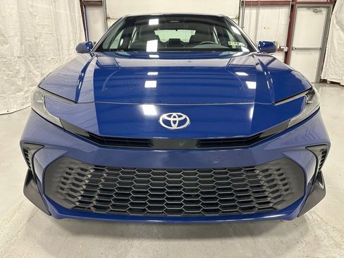 Used 2025 Toyota Camry SE image 2