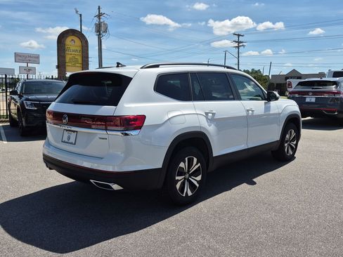 Used 2026 Volkswagen Atlas SE AWD/4WD image 3