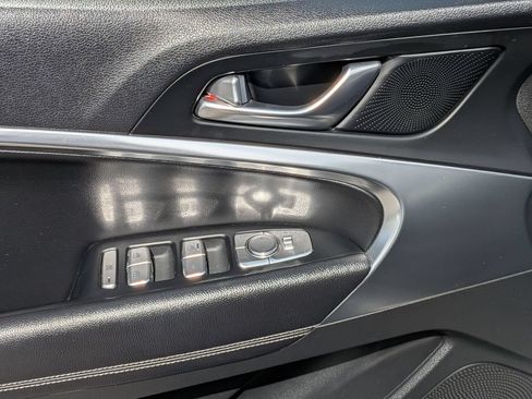 Used 2025 Genesis G70 2.5T RWD image 13
