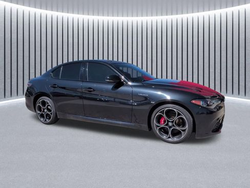 Used 2024 Alfa Romeo Giulia Veloce AWD/4WD image 3