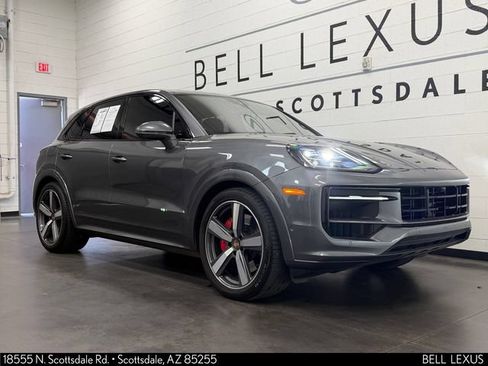 Used 2025 Porsche Cayenne GTS AWD/4WD image 2