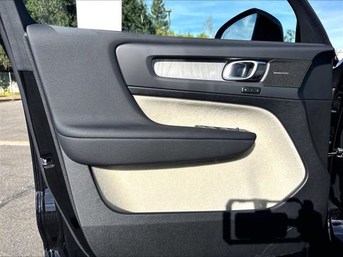 New 2026 Volvo XC40 B5 Ultra w/ Protection Package Premier AWD/4WD image 24
