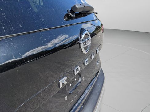 Used 2021 Nissan Rogue SV FWD image 40