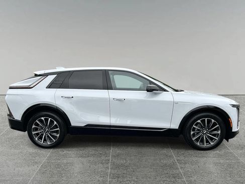 New 2026 Cadillac Lyriq Sport AWD/4WD image 6