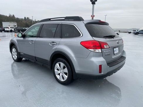 Used 2010 Subaru Outback 2.5i Premium image 6