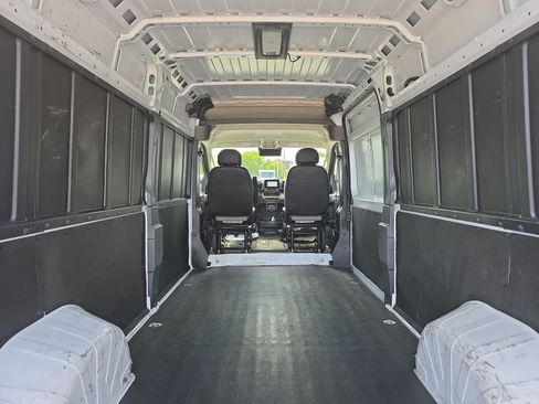 Used 2025 RAM ProMaster 2500 w/ Convenience Group FWD image 13