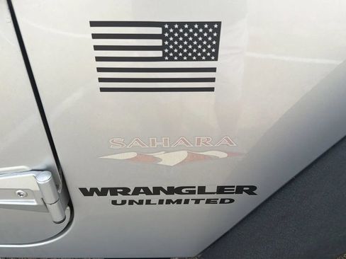 Used 2012 Jeep Wrangler Unlimited Sahara w/ Dual Top Group AWD/4WD image 12
