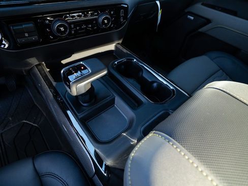 New 2026 Chevrolet Silverado 1500 ZR2 image 25