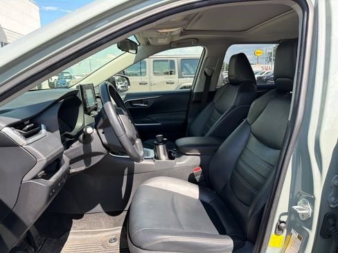 Used 2019 Toyota RAV4 XLE Premium AWD/4WD image 7