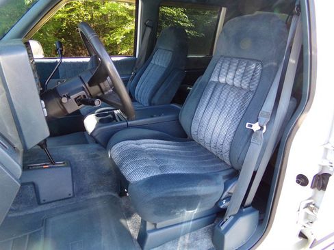 Used 1994 Chevrolet Suburban 4WD image 5