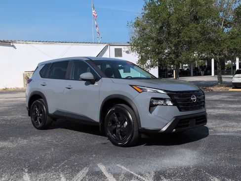 Certified 2026 Nissan Rogue SV FWD image 2