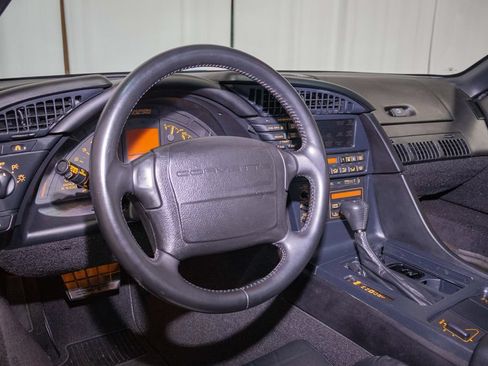 Used 1992 Chevrolet Corvette Coupe RWD image 11
