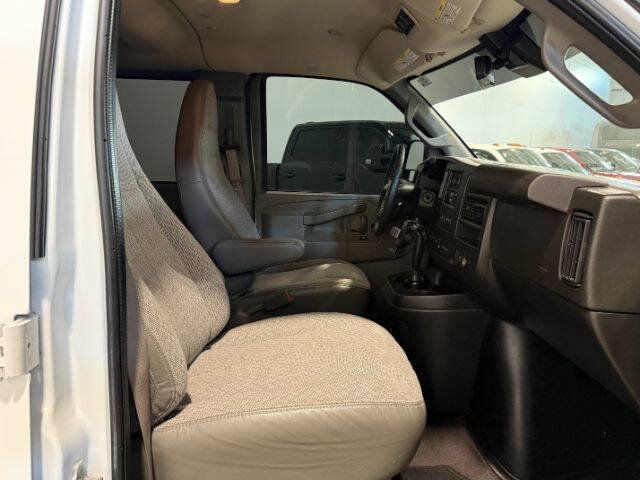 Used 2021 Chevrolet Express 3500 LT w/ LT Preferred Equipment Group RWD image 13