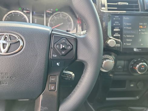 Used 2020 Toyota 4Runner TRD Off-Road Premium w/ Moonroof Package AWD/4WD image 25
