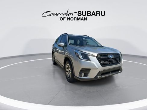 Used 2024 Subaru Forester Premium AWD/4WD image 2