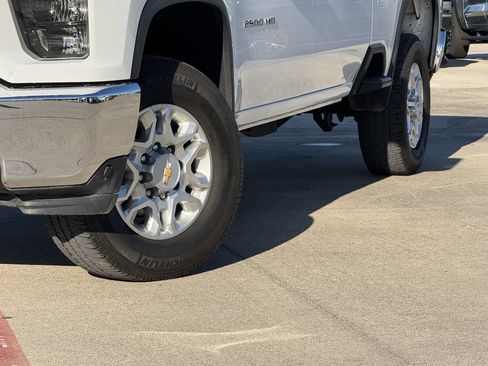 Used 2023 Chevrolet Silverado 2500 LT image 12