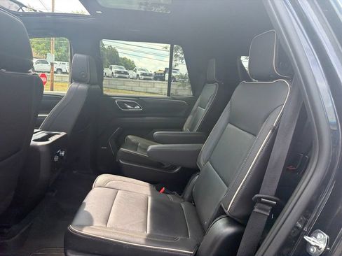 Used 2023 GMC Yukon SLT w/ SLT Luxury Package AWD/4WD image 13