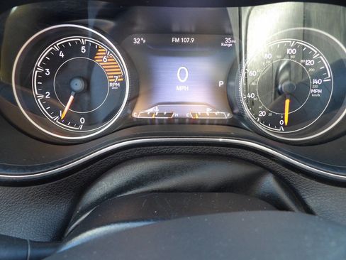 Used 2019 Jeep Cherokee Limited w/ Luxury Group image 21