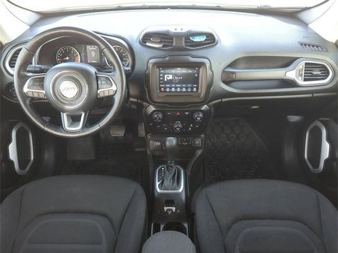 Used 2020 Jeep Renegade Latitude w/ Cold Weather Group image 22