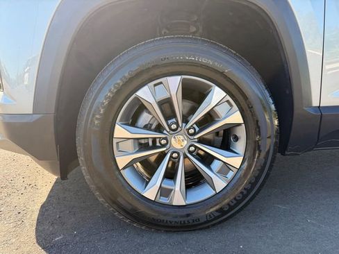Used 2025 Chevrolet Equinox LT FWD image 14