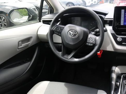 Used 2025 Toyota Corolla LE FWD image 19