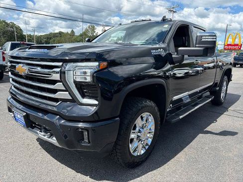 Used 2024 Chevrolet Silverado 2500 High Country w/ High Country Premium Package AWD/4WD image 1