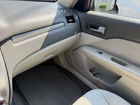 Used 2010 Ford Fusion S FWD image 17