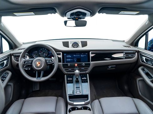 Used 2025 Porsche Macan image 17