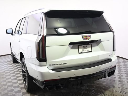 New 2026 Cadillac Escalade V w/ LPO, Floor Liner Package AWD/4WD image 4