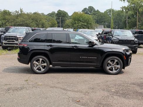 New 2026 Jeep Grand Cherokee Limited AWD/4WD image 2