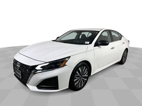 Used 2025 Nissan Altima 2.5 SV FWD image 1
