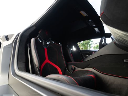 Used 2019 Lamborghini Aventador SVJ image 8