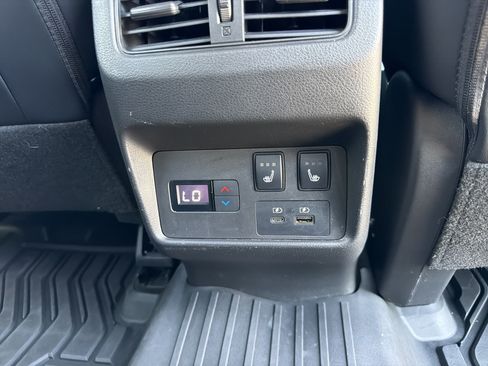 Used 2023 Nissan Rogue Platinum w/ Platinum Premium Package AWD/4WD image 17