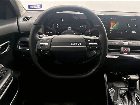 Used 2025 Kia K4 EX image 5