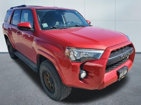 Used 2015 Toyota 4Runner SR5 image 3