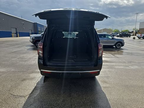 Used 2024 Chevrolet Suburban Premier AWD/4WD image 6