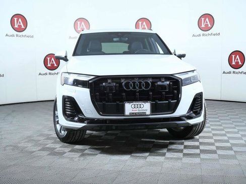 Used 2025 Audi Q7 2.0T Premium w/ Convenience Plus Package AWD/4WD image 3