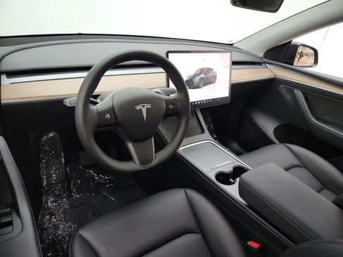 Used 2025 Tesla Model Y Long Range RWD image 15