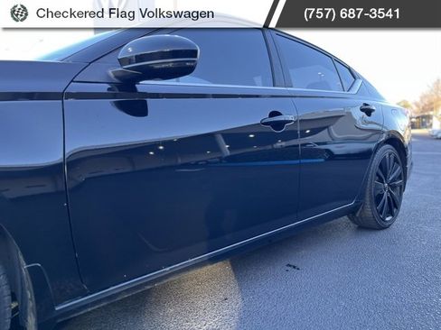 Used 2022 Nissan Altima 2.5 SR w/ Midnight Edition Package image 5