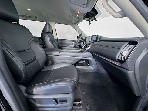 Used 2025 Nissan Armada SV image 31