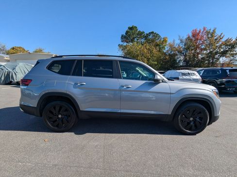 New 2026 Volkswagen Atlas SE image 2