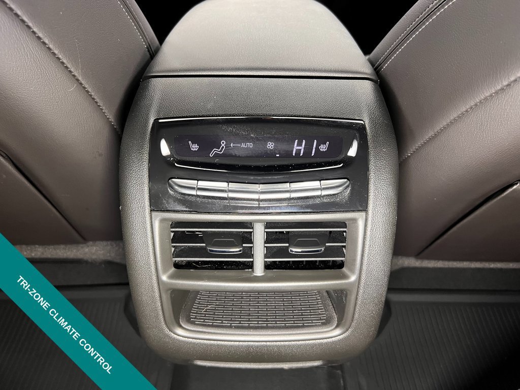 Used 2025 Cadillac XT5 Sportv w/ Technology Package AWD/4WD image 13