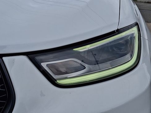 Used 2025 Chrysler Pacifica Limited FWD image 9