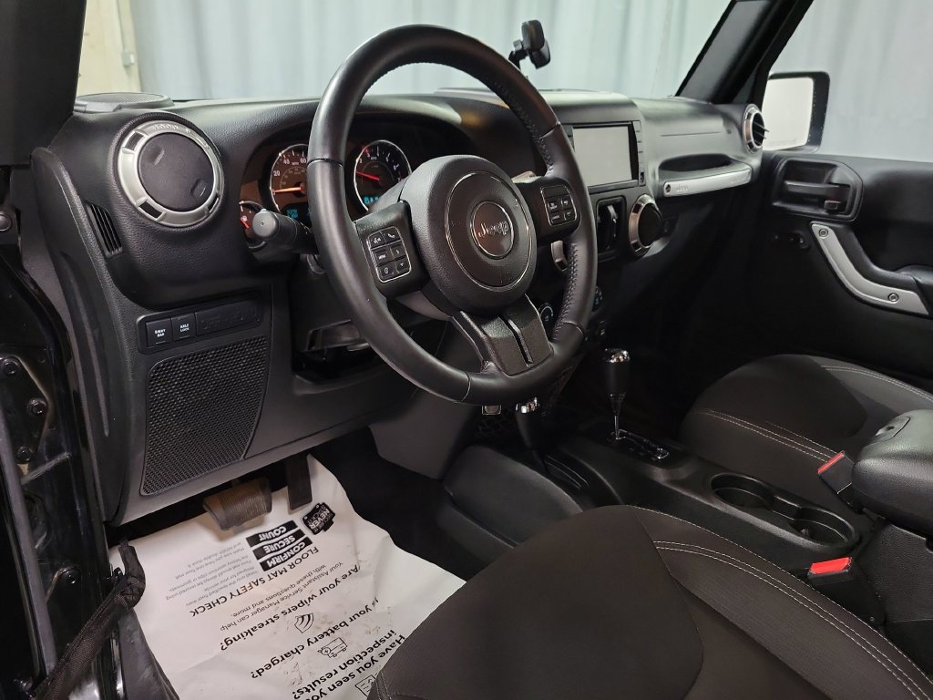 Used 2017 Jeep Wrangler Unlimited Rubicon w/ Cold Weather Group AWD/4WD image 17