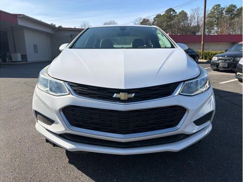 Used 2017 Chevrolet Cruze LS image 2